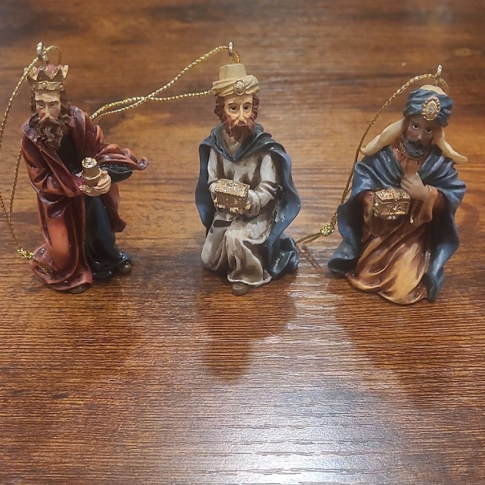 HOLIDAY TREASURES Three Kings Ornament Set